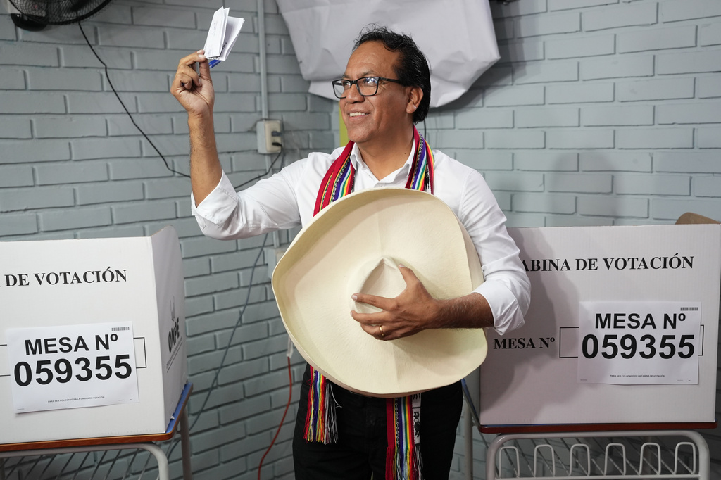 Presidential candidate Roberto Sanchez of the Together for Peru party shows his ballot during the presidential runoff election in Lima, Peru, Sunday, June 7, 2026. (AP Photo/Miguel Paredes)