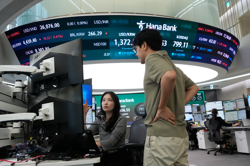 Currency traders work at the foreign exchange dealing room of the Hana Bank headquarters in Seoul, South Korea, Wednesday, Sept. 2, 2026. (AP Photo/Ahn Young-joon)