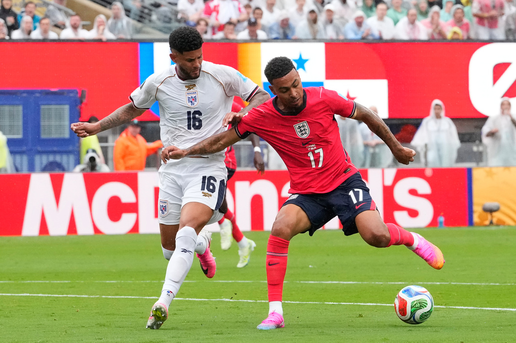 England's Morgan Rogers (17) and Panama's Andres Andrade (16) battle for the ball during the World Cup Group L soccer match between Panama and England in East Rutherford, N.J., near New York, Saturday, June 27, 2026. (AP Photo/Yuki Iwamura)