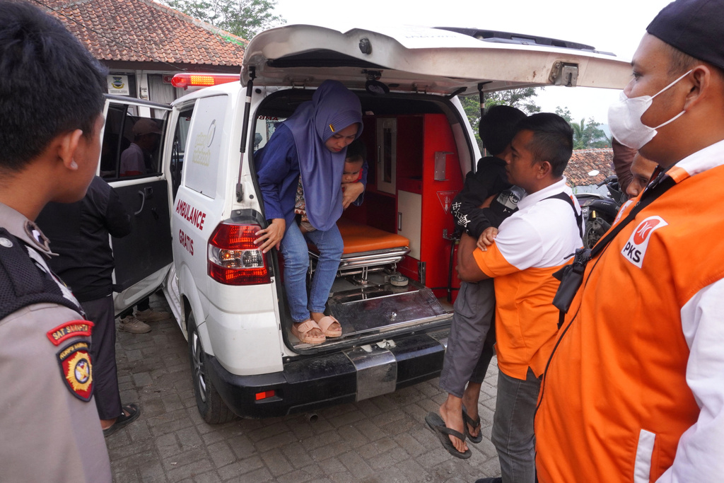 Health workers assist children who fell ill from food poisoning as they arrive in an ambulance, at Cililin Hospital in West Bandung, Indonesia, Thursday, Sept. 25, 2025. (AP Photo/Adnan Kheruma)
