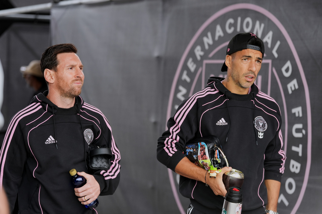 Inter Miami forwards Lionel Messi, left, and Luis Suarez arrive for an MLS Eastern Conference final soccer match against New York FC, Saturday, Nov. 29, 2025, in Fort Lauderdale, Fla. (AP Photo/Rebecca Blackwell)