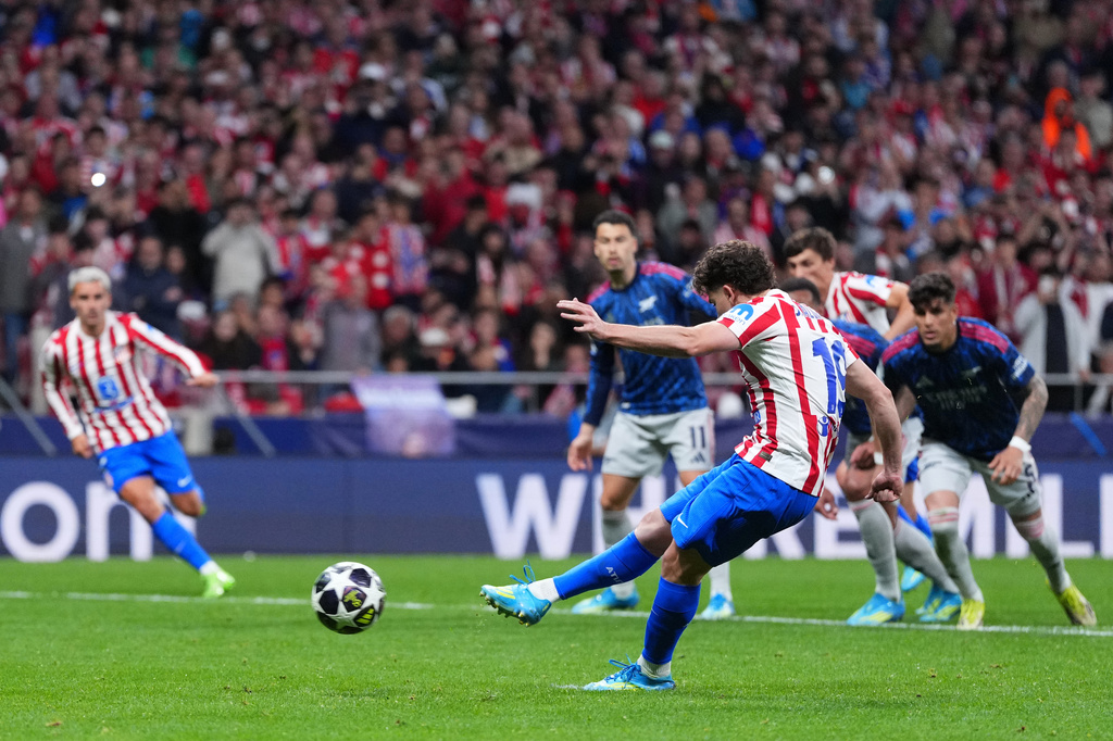 Atletico Madrid's Julian Alvarez shoots to score his sides first goal during a Champions League semifinal, first leg, soccer match between Atletico Madrid and Arsenal in Madrid, Spain, Wednesday, April 29, 2026. (AP Photo/Manu Fernandez)