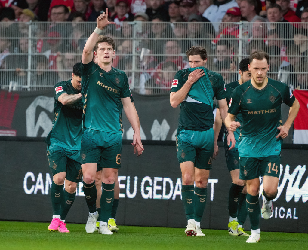 Werder's Jens Stage, 2nd left, celebrates scoring their side's second goal during the German Bundesliga soccer game between Union Berlin and Werder Bremen in Berlin, Germany, Sunday, March 8, 2026. (Soeren Stache/dpa via AP)