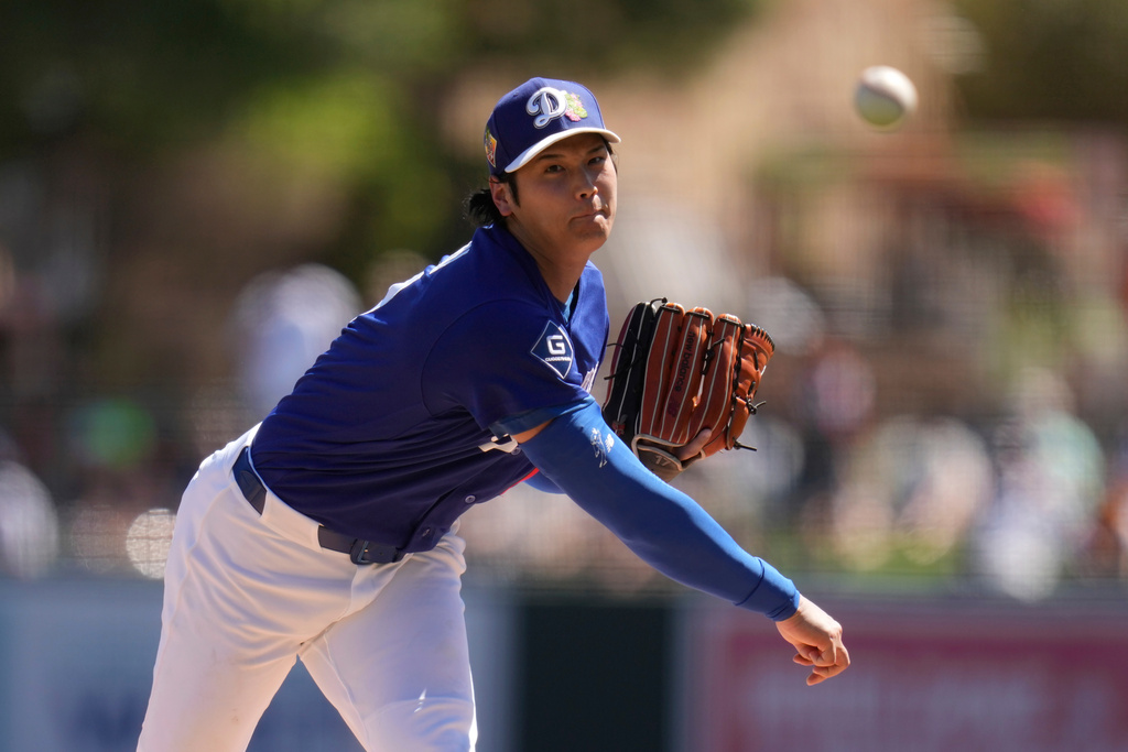 Los Angeles Dodgers starting pitcher Shohei Ohtani, of Japan, throws against the San Francisco Giants during the first inning of a spring training baseball game, Wednesday, March 18, 2026, in Phoenix. (AP Photo/Ross D. Franklin)