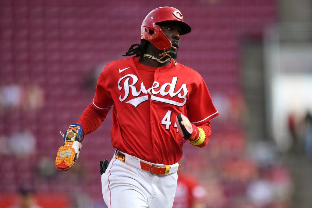 Cincinnati Reds' Elly De La Cruz reaches third base on a single by JJ Bleday during the first inning of the second game of a baseball doubleheader against the St. Louis Cardinals, Monday, Aug. 17, 2026, in Cincinnati. (AP Photo/Tanner Pearson)