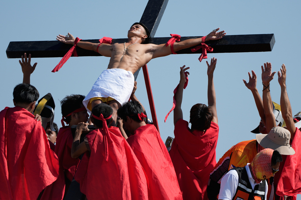 Performers bring down Heron Aquino after he was nailed to the cross during a reenactment of Jesus Christ's sufferings as part of Good Friday rituals in the San Pedro Cutud village, Pampanga province, northern Philippines April 3, 2026. (AP Photo/Aaron Favila)