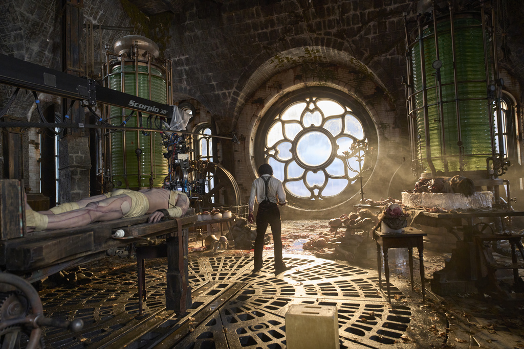 This image released by Netflix shows Jacob Elordi as The Creature, left, and Oscar Isaac as Victor Frankenstein, in a scene from "Frankenstein." (Netflix via AP)