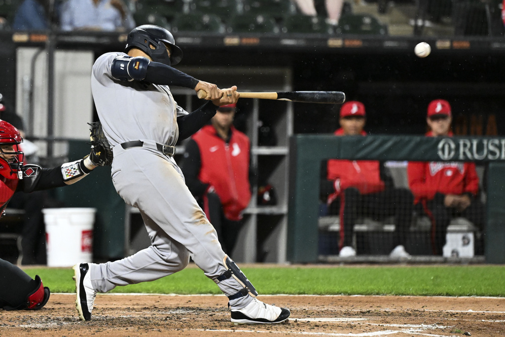 New York Yankees' Trent Grisham hits a grand slam during the fourth inning of a baseball game against the Chicago White Sox, Friday, Aug. 29, 2025, in Chicago. (AP Photo/Matt Marton)