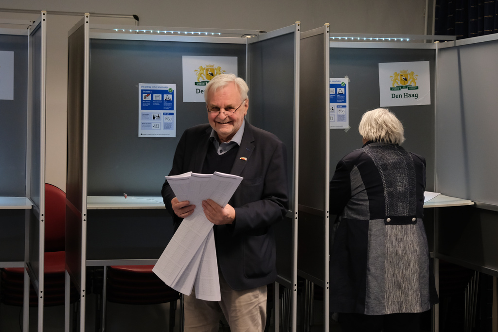 A man prepares to cast his vote at a polling station during general elections in The Hague, Netherlands, Wednesday, Oct. 29, 2025. (AP Photo/Patrick Post)