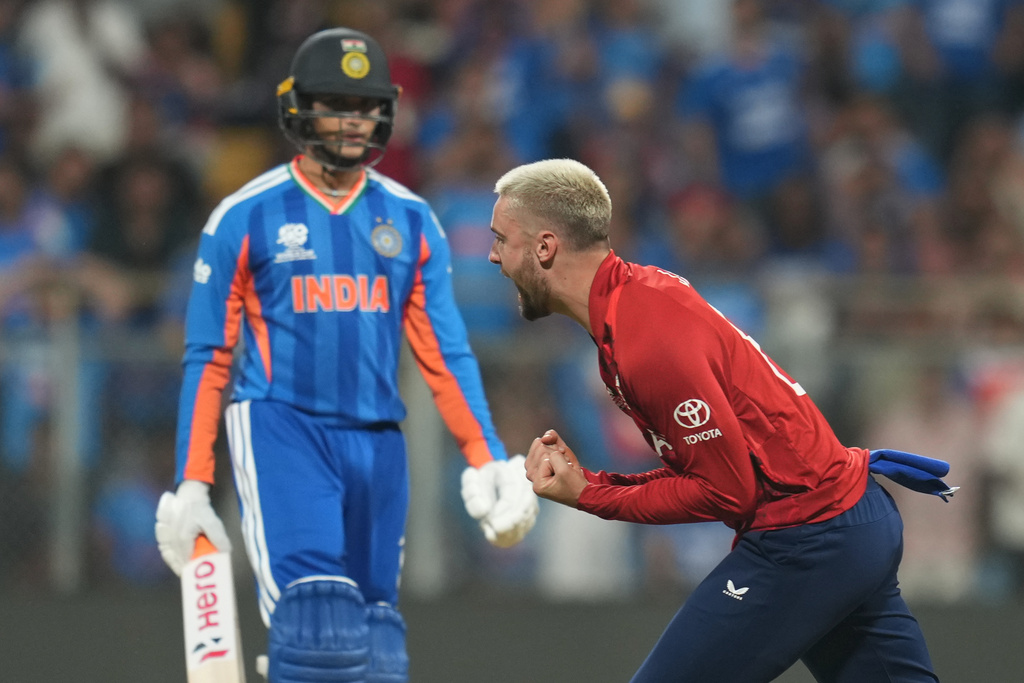 England's Will Jacks, right, celebrates the dismissal of India's Abhishek Sharma, left, during the T20 World Cup cricket semi-final match between India and England in Mumbai, India, Thursday, March 5, 2026. (AP Photo/Rafiq Maqbool)