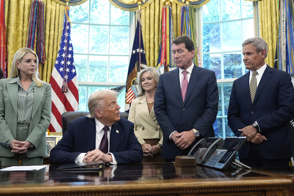 President Donald Trump speaks as Attorney General Pam Bondi, from left, Sen. Marsha Blackburn, R-Tenn., Sen. Bill Hagerty, R-Tenn., and Tennessee Gov. Bill Lee listen in the Oval Office of the White House, Monday, Sept. 15, 2025, in Washington. (AP Photo/Alex Brandon)