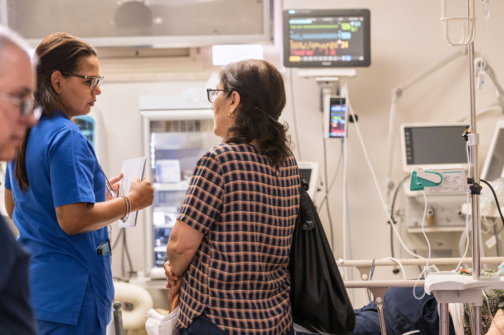 Cuban doctor Zoila Yakelin Arevalo Cruz, left, talks to Maria Condolucci, daughter of an elderly woman hospitalized in the emergency unit of the Santa Maria degli Ungheresi Hospital of Polistena, in the southern Italian Calabria region, June 16, 2026. (AP Photo/Valeria Ferraro)