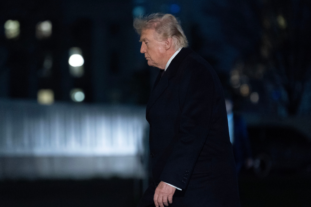 President Donald Trump walks on the South Lawn upon his arrival to the White House, Sunday, March 15, 2026, in Washington. (AP Photo/Jose Luis Magana)