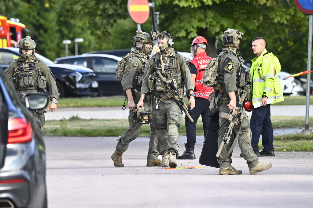 Police and emergency personnel outside Brinellskolan during a major emergency response after a man with a sword reportedly injured several people at the school in Fagersta, Sweden, Friday, Aug. 21, 2026. (Fredrik Sandberg/TT News Agency via AP)