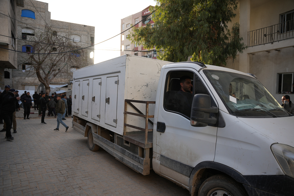 Red Cross vehicles transport bodies of Palestinians returned from Israel as part of the ceasefire deal to Shifa Hospital, in Gaza City, Thursday, Jan. 29, 2026. (AP Photo/Abdel Kareem Hana)