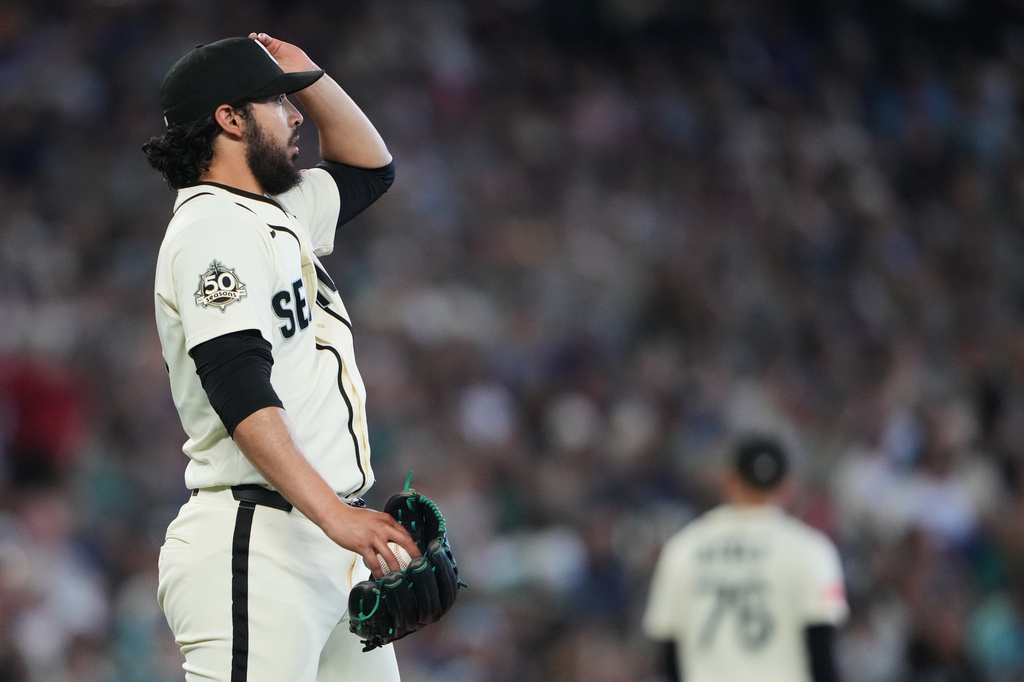 Seattle Mariners relief pitcher Andrés Muñoz reacts after allowing a solo home run from Minnesota Twins' Luke Keaschall to tie the game during the ninth inning of a baseball game, Sunday, Aug. 2, 2026, in Seattle. (AP Photo/Lindsey Wasson)