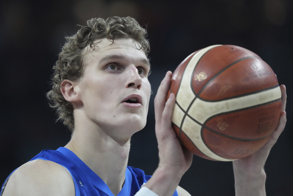Finland's Lauri Markkanen shoots during the Eurobasket, European Basketball Championship semi-final match between Germany and Finland at the Riga Arena in Riga, Latvia, Friday, Sept. 12, 2025. (AP Photo/Sergei Grits)