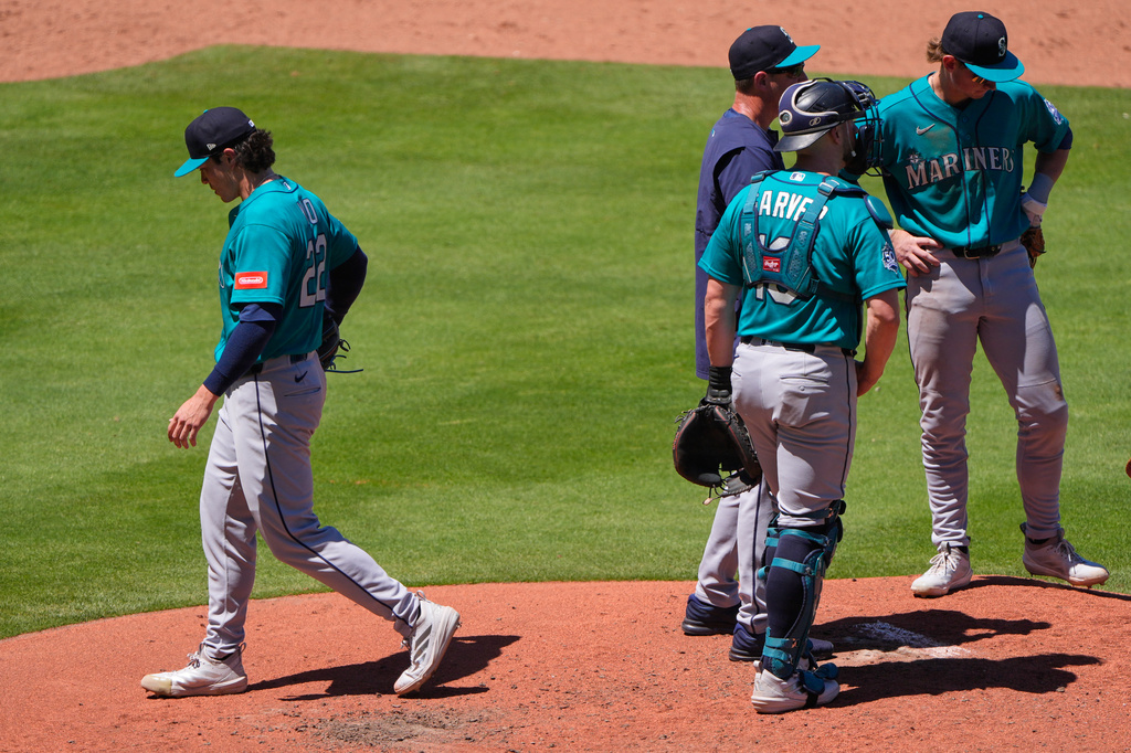 Seattle Mariners starting pitcher Bryan Woo walks to the dugout during a pitching change in the fifth inning of a baseball game against the Kansas City Royals, Sunday, May 24, 2026, in Kansas City, Mo. (AP Photo/Charlie Riedel)