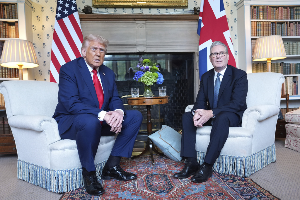 President Donald Trump meets Britain's Prime Minister Keir Starmer at Chequers near Aylesbury, England, Thursday, Sept. 18, 2025. (AP Photo/Evan Vucci)