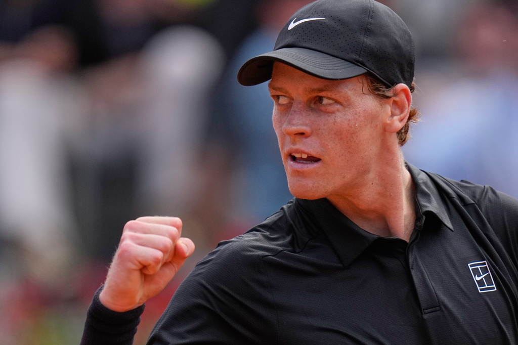 Italy's Jannik Sinner celebrates beating Italy's Andrea Pellegrino, during their match at the Italian Open tennis tournament in Rome, Tuesday, May 12, 2026. (AP Photo/Alessandra Tarantino)
