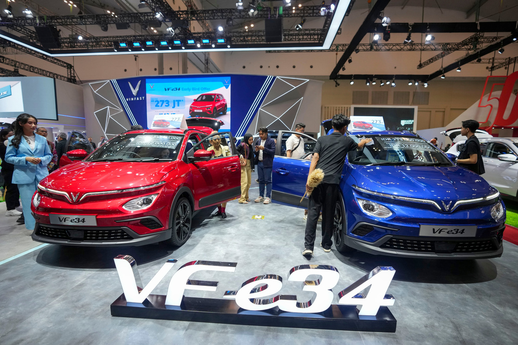 FILE - Visitors look at Vinfast-e34 car during an auto show organized by the Association of Indonesian Automotive Industries (GAIKINDO) and titled GAIKINDO Indonesia International Auto Show (GIIAS), in Tangerang, Indonesia Thursday, July 18, 2024. (AP Photo/Tatan Syuflana, File)