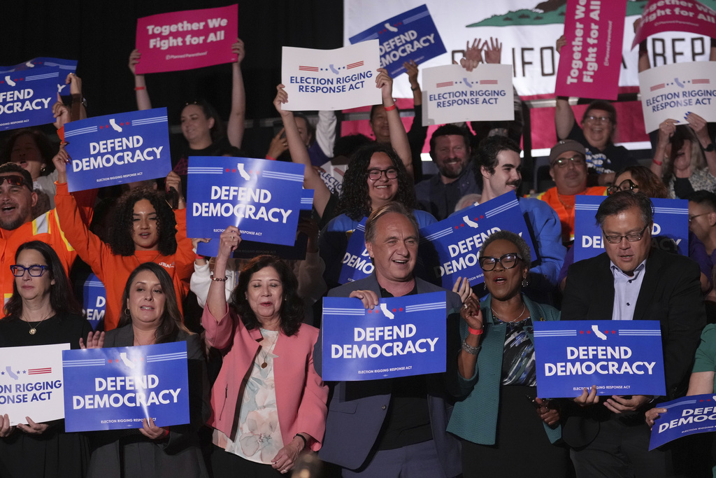 People await a news conference with California Gov. Gavin Newsom Thursday, Aug. 14, 2025, in Los Angeles. (AP Photo/Marcio Jose Sanchez)