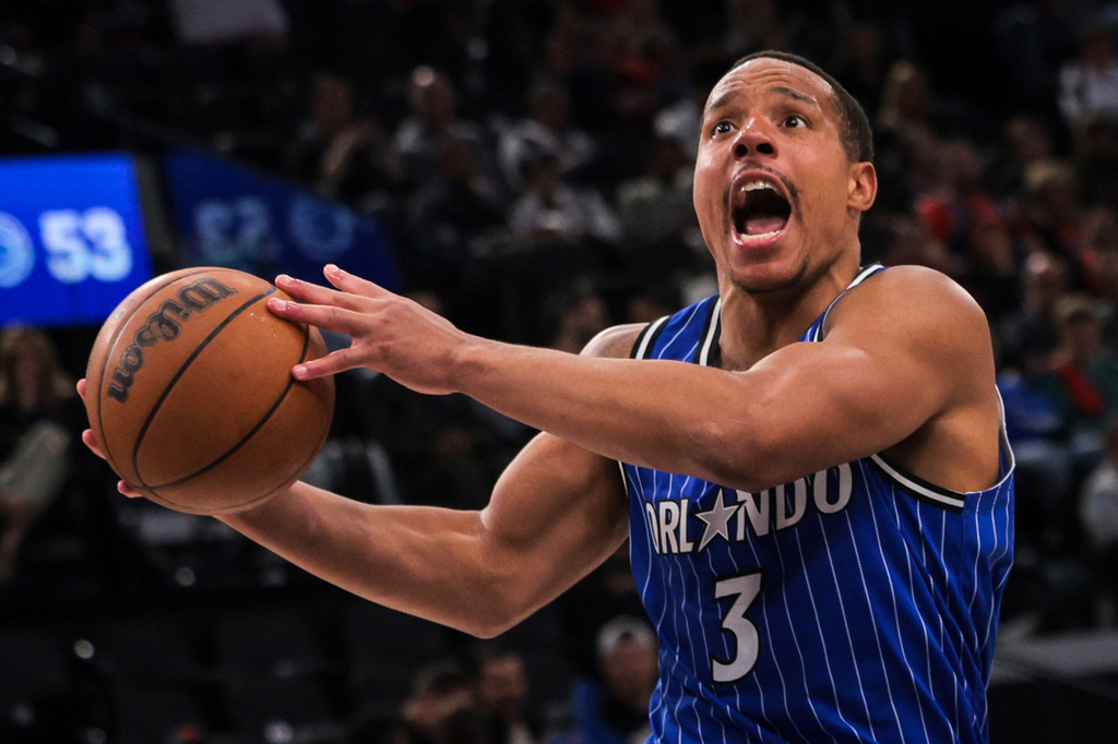 Orlando Magic guard Desmond Bane scores during the first half of a NBA basketball game against the Los Angeles Clippers, Sunday, Feb. 22, 2026, in Inglewood, Calif. (AP Photo/Etienne Laurent)