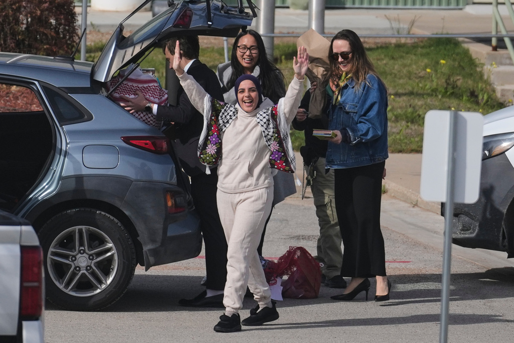 Leqaa Kordia, with hands raised, waves to supporters after being released from the Prairieland Detention Center in Alvarado, Texas, Monday, March 16, 2026. (AP Photo/Tony Gutierrez)