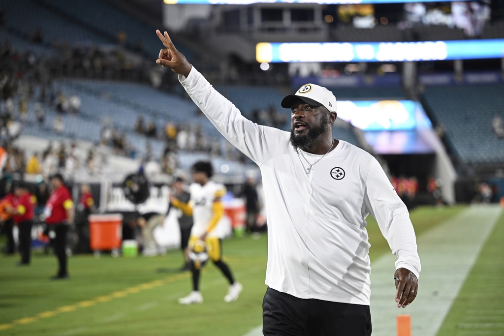 Pittsburgh Steelers' head coach Mike Tomlin reacts during the second half of an NFL preseason football game against the Jacksonville Jaguars, Saturday, Aug. 9, 2025, in Jacksonville, Fla. (AP Photo/Phelan M. Ebenhack)