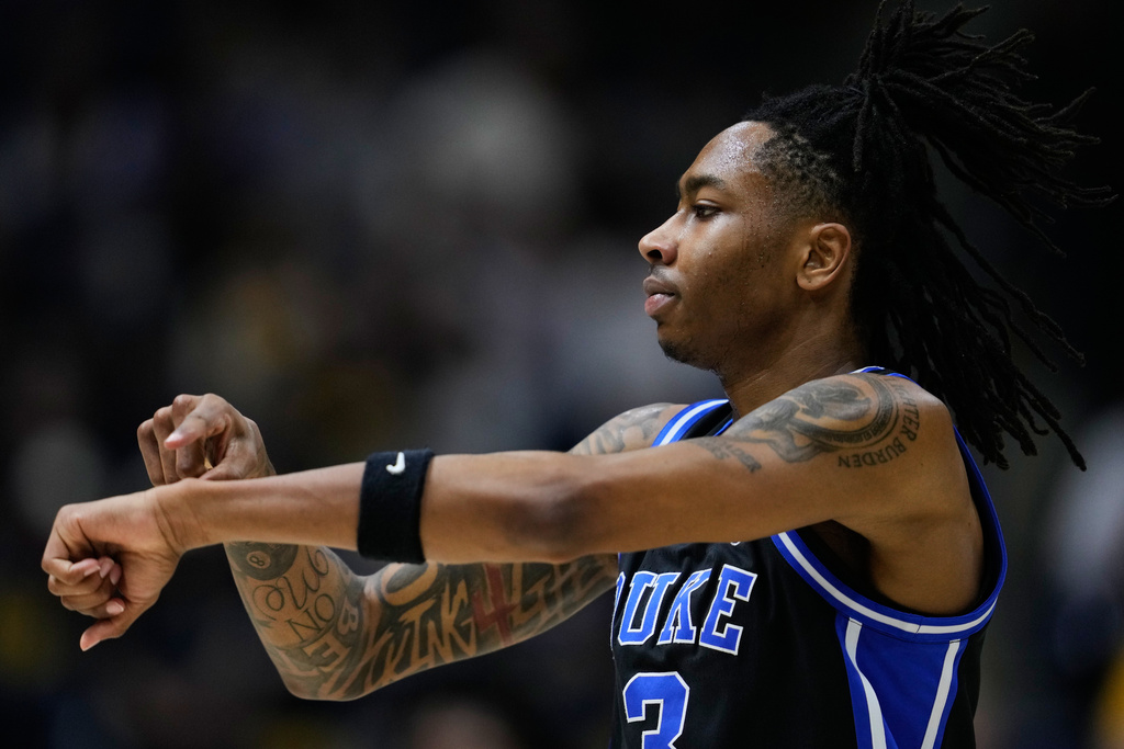 Duke guard Isaiah Evans (3) reacts after making a 3-point basket during the first half of an NCAA college basketball game against California, Wednesday, Jan. 14, 2026, in Berkeley, Calif. (AP Photo/Godofredo A. Vásquez)