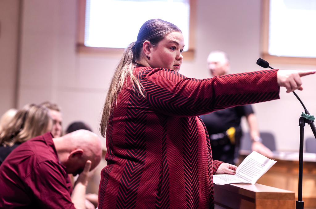 Kerri Carr points to Eric Sweeney during Sweeney's sentencing hearing at Merrimack Superior Court in Concord, N.H., on Friday, Oct. 3, 2025. (Geoff Forester/ Concord Monitor via AP, Pool)