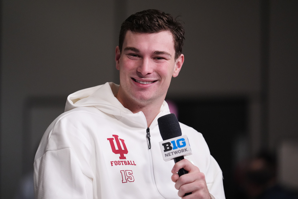 Indiana quarterback Fernando Mendoza (15) answers questions during a press conference ahead of Thursday's Rose Bowl College Football Playoff against Alabama Tuesday, Dec. 30, 2025, in Los Angeles. (AP Photo/Marcio Jose Sanchez)