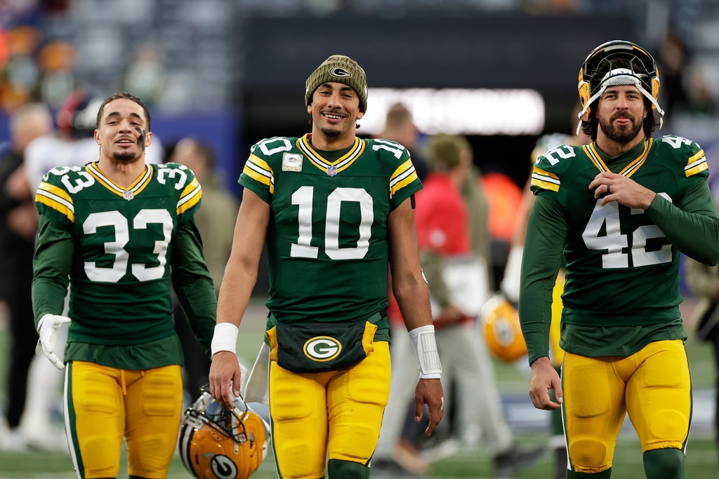 Green Bay Packers' Evan Williams, Jordan Love and Matt Orzech smile as they walk off the field after an NFL football game against the New York Giants Sunday, Nov. 16, 2025, in East Rutherford, N.J. (AP Photo/Adam Hunger)