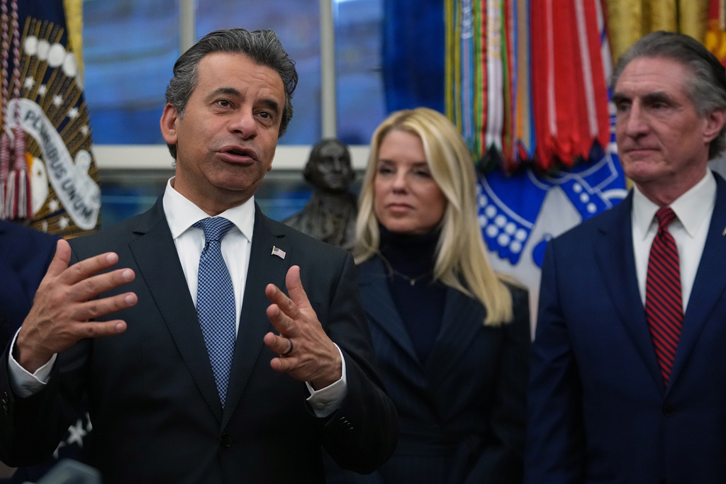 Dr. Marty Makary, commissioner of the Food and Drug Administration speaks at an event on addiction recovery in the Oval Office of the White House, Thursday, Jan. 29, 2026, in Washington, as Attorney General Pam Bondi and Interior Secretary Doug Burgum listen. (AP Photo/Allison Robbert)