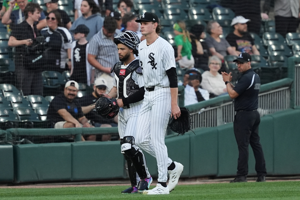 Chicago White Sox starting pitcher Noah Schultz, right, walks with catcher Edgar Quero after warming up before a baseball game against the Tampa Bay Rays in Chicago, Tuesday, April 14, 2026. (AP Photo/Nam Y. Huh)
