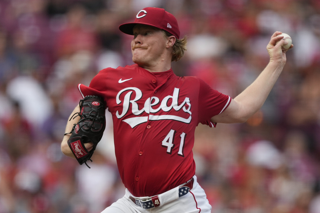 Cincinnati Reds pitcher Andrew Abbott throws during the third inning of a baseball game against the Philadelphia Phillies Monday, Aug. 11, 2025, in Cincinnati. (AP Photo/Carolyn Kaster)