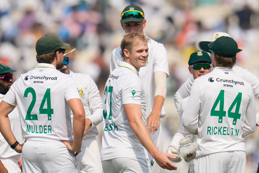 South Africa's Corbin Bosch, center, celebrates with teammates after the dismissal of India's Rishabh Pant on the second day of the first cricket test match between India and South Africa in Kolkata, India, Saturday, Nov. 15, 2025. (AP Photo/Aijaz Rahi)