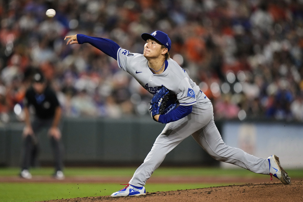 Los Angeles Dodgers starting pitcher Yoshinobu Yamamoto delivers during the third inning of a baseball game against the Baltimore Orioles, Saturday, Sept. 6, 2025, in Baltimore. (AP Photo/Stephanie Scarbrough)