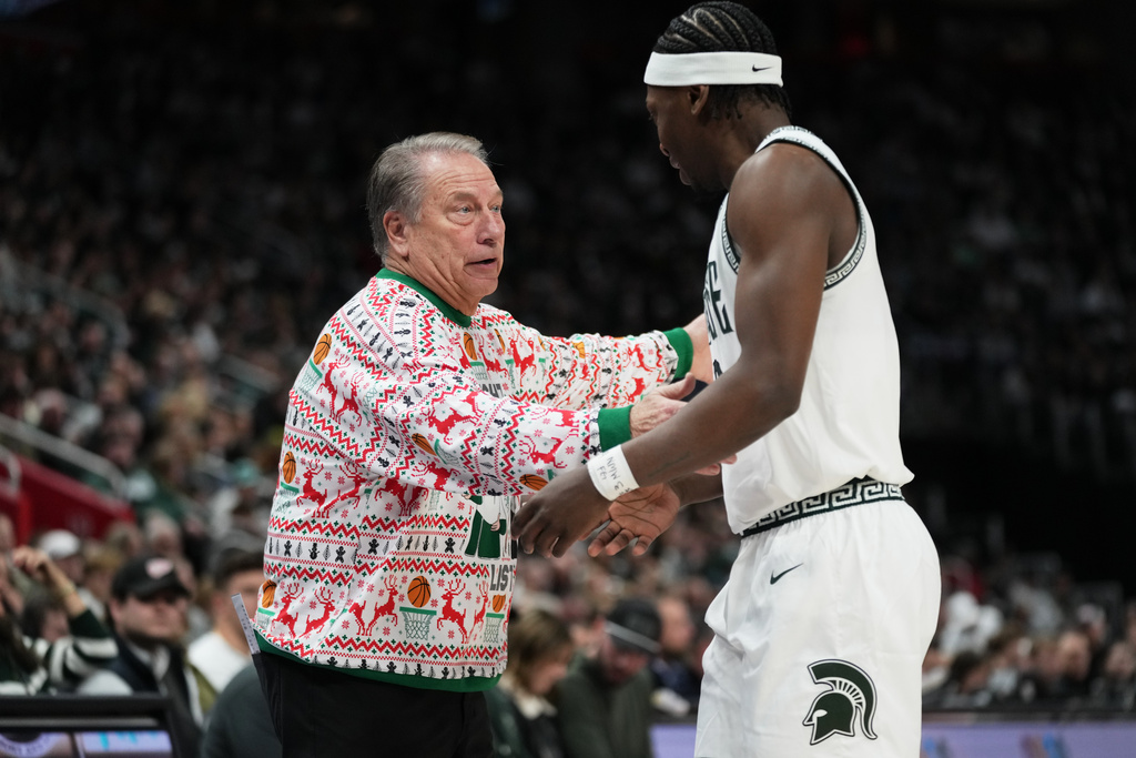 Michigan State head coach Tom Izzo, left, speaks with guard Trey Fort during the first half of an NCAA college basketball game against Oakland, Saturday, Dec. 20, 2025, in Detroit. (AP Photo/Ryan Sun)