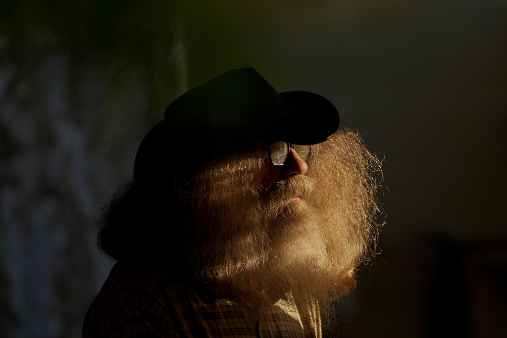 Henry County Local correspondent Joe Durbin pauses in the late day sun as he interviews participants during the Beef Bash 2025 tasting event at the Berry Center, Saturday, Oct. 11, 2025, in New Castle, Ky. (AP Photo/Carolyn Kaster)