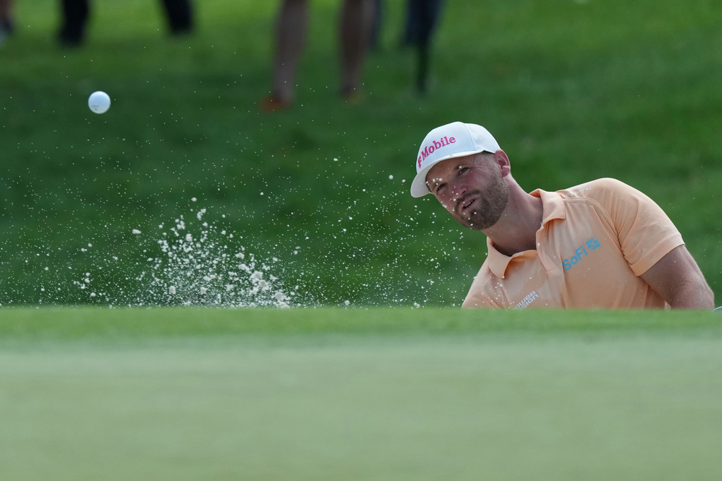Wyndham Clark hits from the bunker on the first hole during the first round of the BMW Championship golf tournament Thursday, Aug. 20, 2026, in St. Louis. (AP Photo/Jeff Roberson)