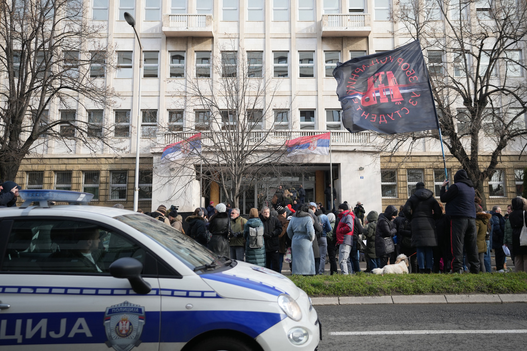 People gather outside the organized crime court building to watch the arrival of Serbian culture Minister Nikola Selakovic, charged with abuse of office and falsifying of documents to help pave the way for a real estate project that was to be financed by a company of Jared Kushner, U.S. President Donald Trump's son-in-law, in Belgrade, Serbia, Wednesday, Feb. 4, 2026. (AP Photo/Darko Vojinovic)