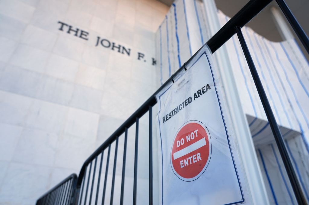 A sign is placed on a gate outside the John F. Kennedy Center for the Performing Arts in Washington, Tuesday, Sept. 15, 2026. (AP Photo/Jacquelyn Martin)
