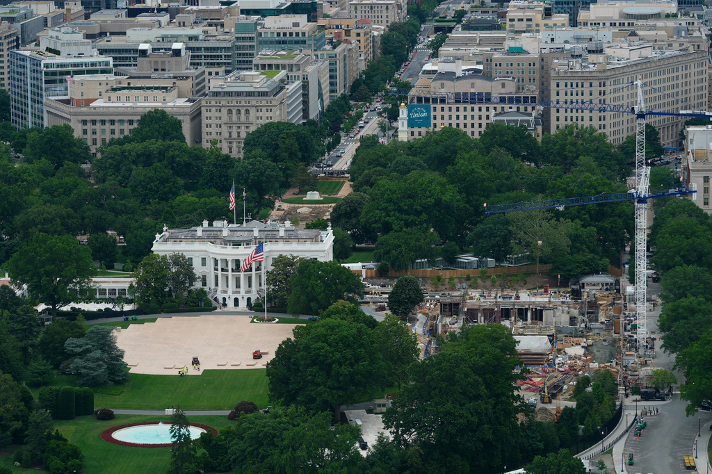 Work continues on the construction of the ballroom at the White House, Thursday, May 21, 2026, in Washington, where the East Wing once stood, as work also begins for the upcoming UFC fight on the South Lawn. (AP Photo/Pablo Martinez Monsivais)