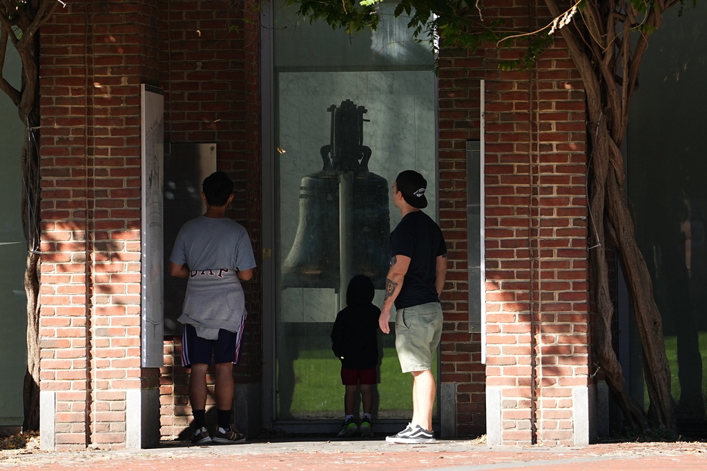 Tourist view the Liberty Bell in Philadelphia, Wednesday, Oct. 1, 2025. (AP Photo/Matt Rourke)