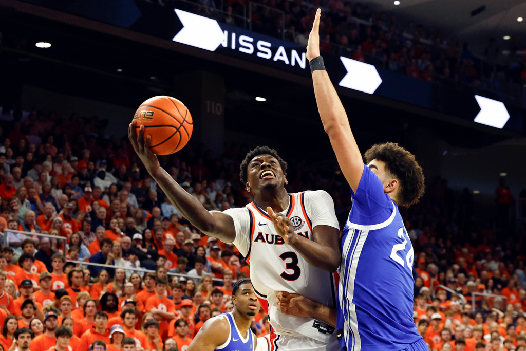 Auburn forward Keshawn Murphy (3) puts up a shot around Kentucky center Malachi Moreno (24) during the second half of an NCAA college basketball game Saturday, Feb. 21, 2026, in Auburn, Ala. (AP Photo/Butch Dill)