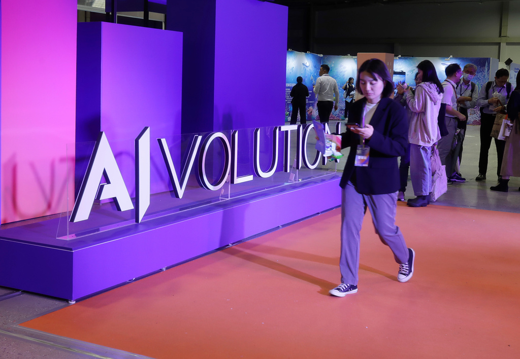 FILE -People visit the AI EXPO Taiwan exhibition ''AIVOLUTION'' in Taipei, Taiwan, April 25, 2024. (AP Photo/Chiang Ying-ying, File)