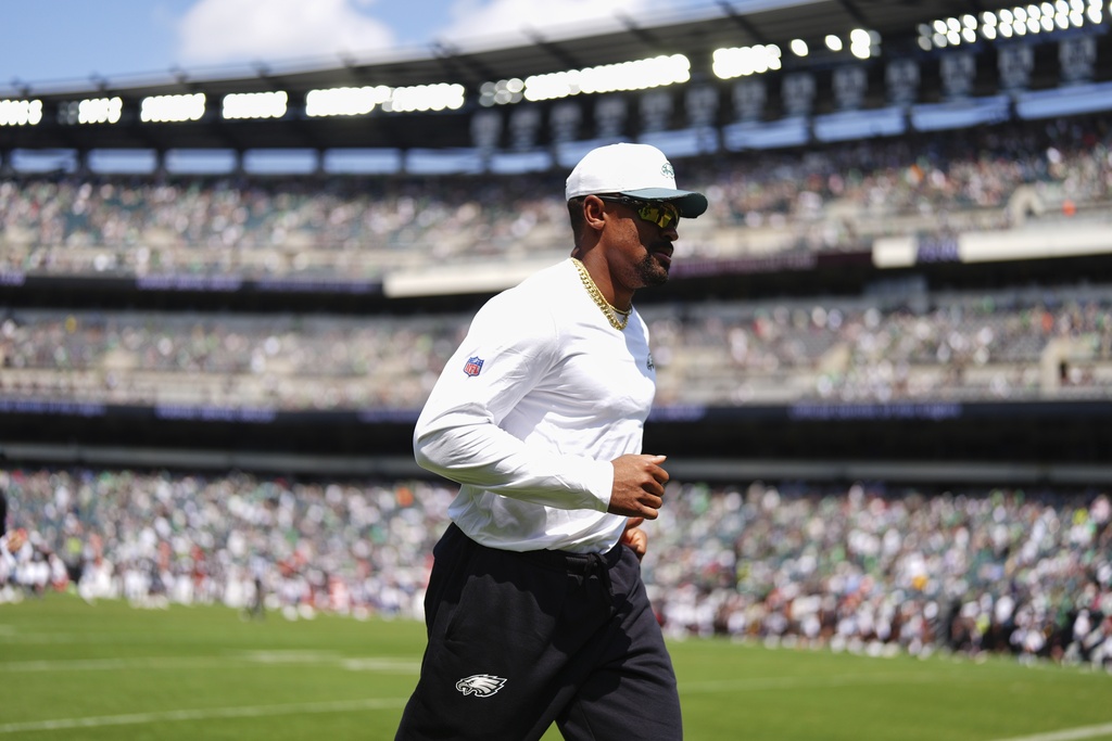 Philadelphia Eagles quarterback Jalen Hurts runs off the field during halftime of an NFL preseason football game against the Cleveland Browns on Saturday, Aug. 16, 2025, in Philadelphia. (AP Photo/Derik Hamilton)