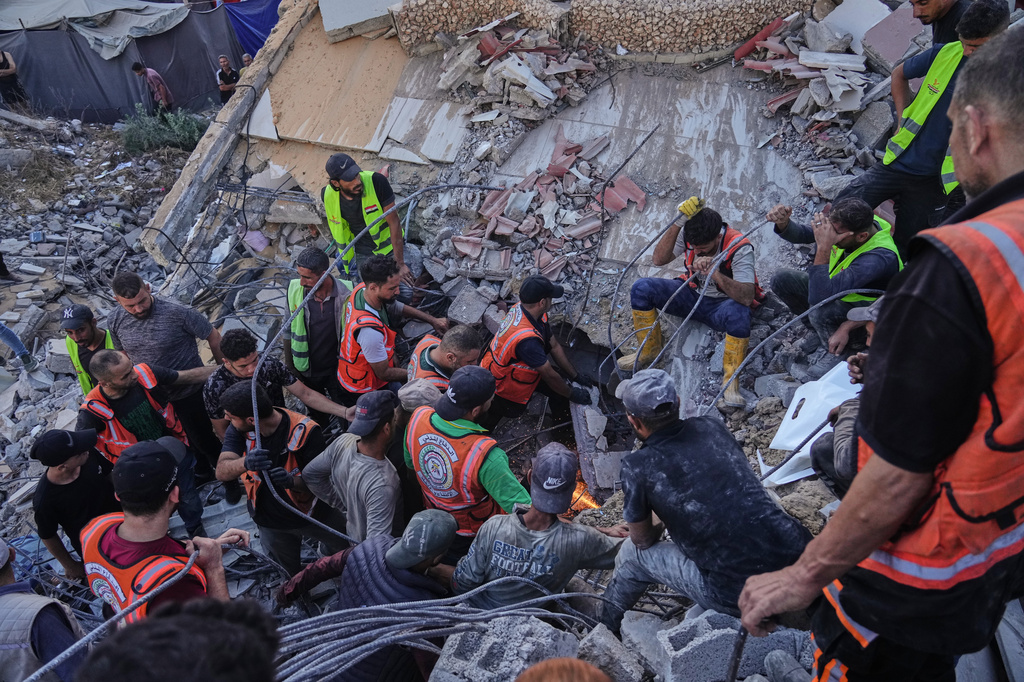 Palestinian civil defense crews search for bodies and survivors in the rubble of a collapsed building that housed displaced Palestinians and was heavily damaged during the Israel-Hamas war, in Gaza City, Wednesday, Sept. 16, 2026. (AP Photo/Jehad Alshrafi)