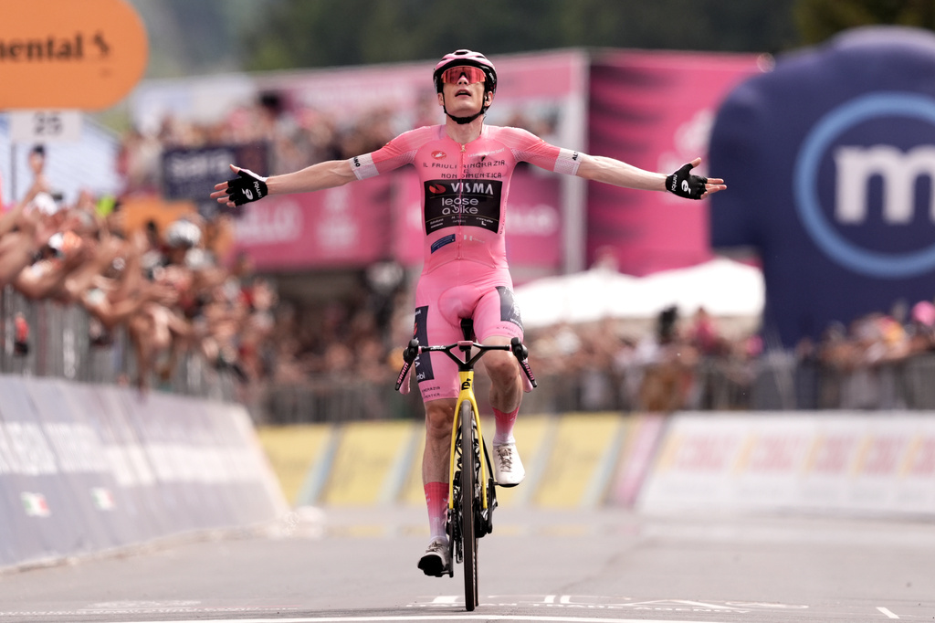 Denmark's Jonas Vingegaard Hansen of Team Visma | Lease A Bike wins the 20th stage of the Giro d'Italia cycling race from Gemona del Friuli to Piancavallo, Italy, Saturday May 30, 2026. (Massimo Paolone/LaPresse via AP)